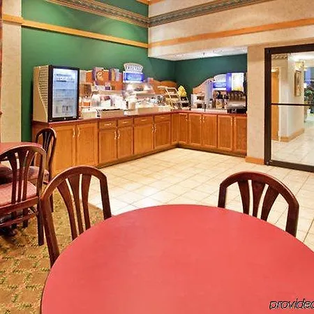 Holiday Inn Express Marshfield - Springfield Area By Ihg 
